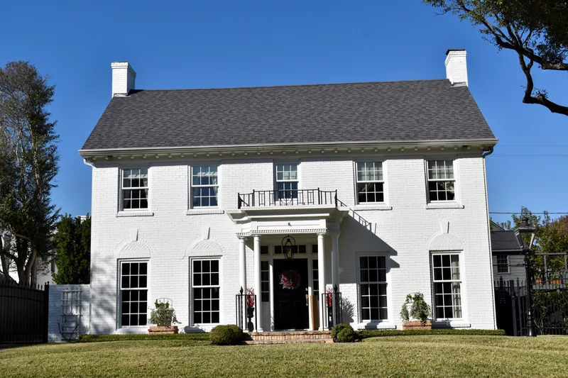 The white painted-brick front of Calloway Orchard House with its columned portico