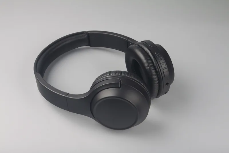 Halvorsen Sable closed-back headphones in the Graphite finish, resting on a pale grey surface