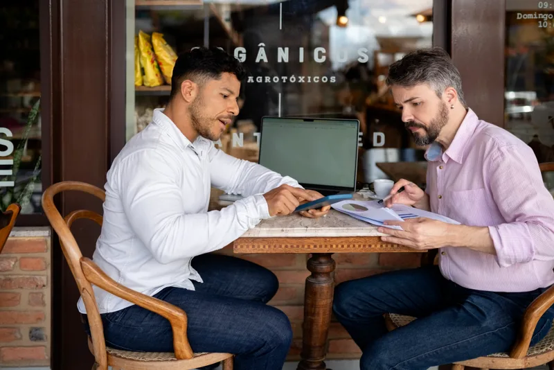 Lender meeting with a small business owner about a loan