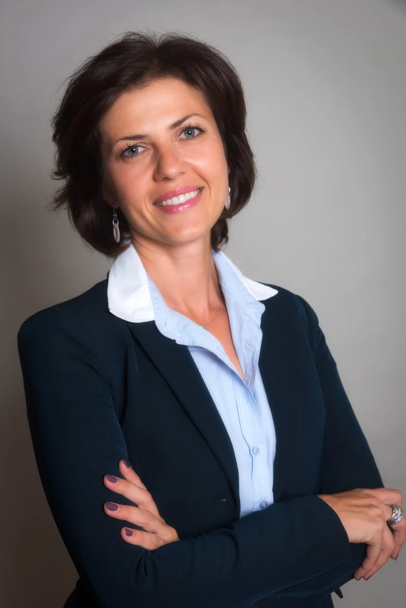 Renata Kovacs, broker for Cardinal's luxury and countryside division, arms crossed in a navy blazer